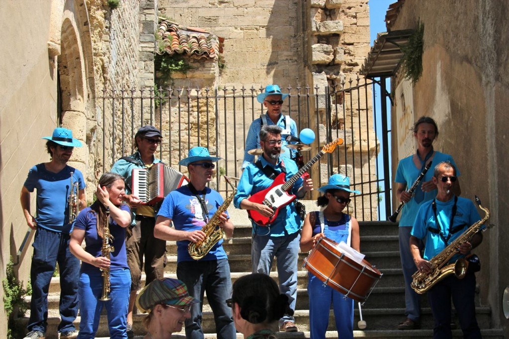 With so much energy the band leaded us around Capestang to all the events 
