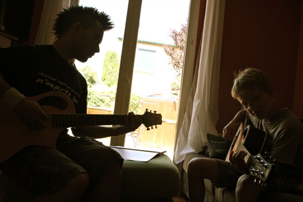 Daniel playing guitar with Flo 