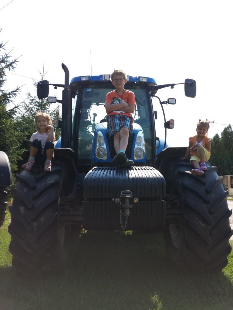 Tractor fun with the cousins 