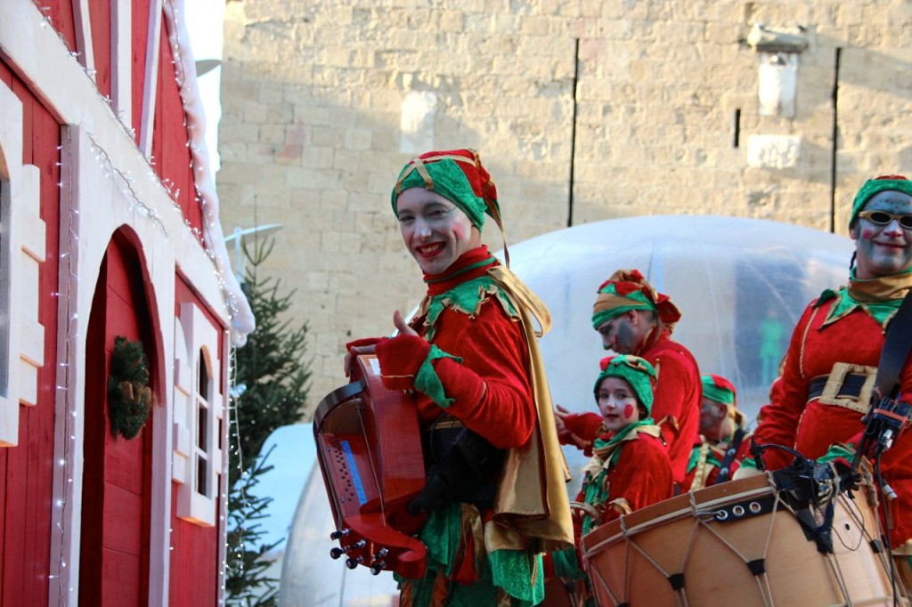 Goulamas'k GOG perform in elf costume for the Christmas markets 