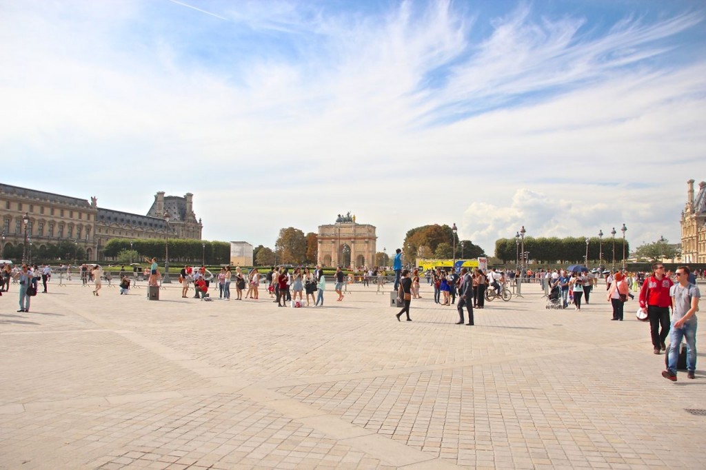 Paris Louvre Park 
