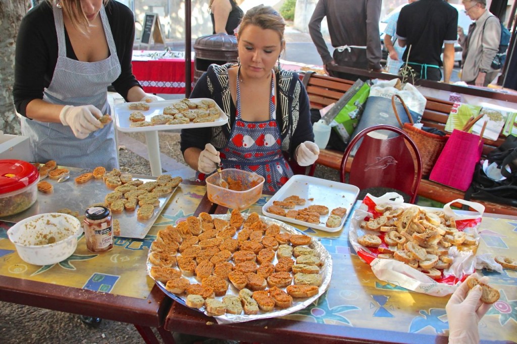 farmers market, giving samples Capestang 