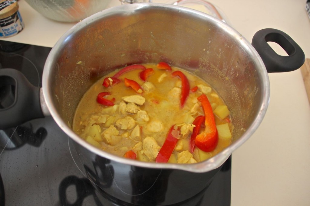 chicken curry with lime and red peppers