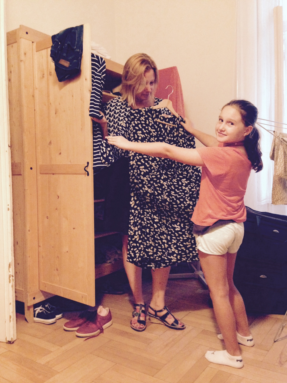 Hamori daughter Angelina helps at home